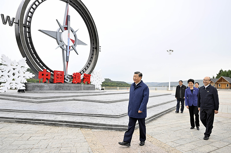 9月6日至8日，中共中央总书记、国家主席、中央军委主席习近平在黑龙江考察。这是6日下午，习近平在大兴安岭地区漠河市北极村考察。